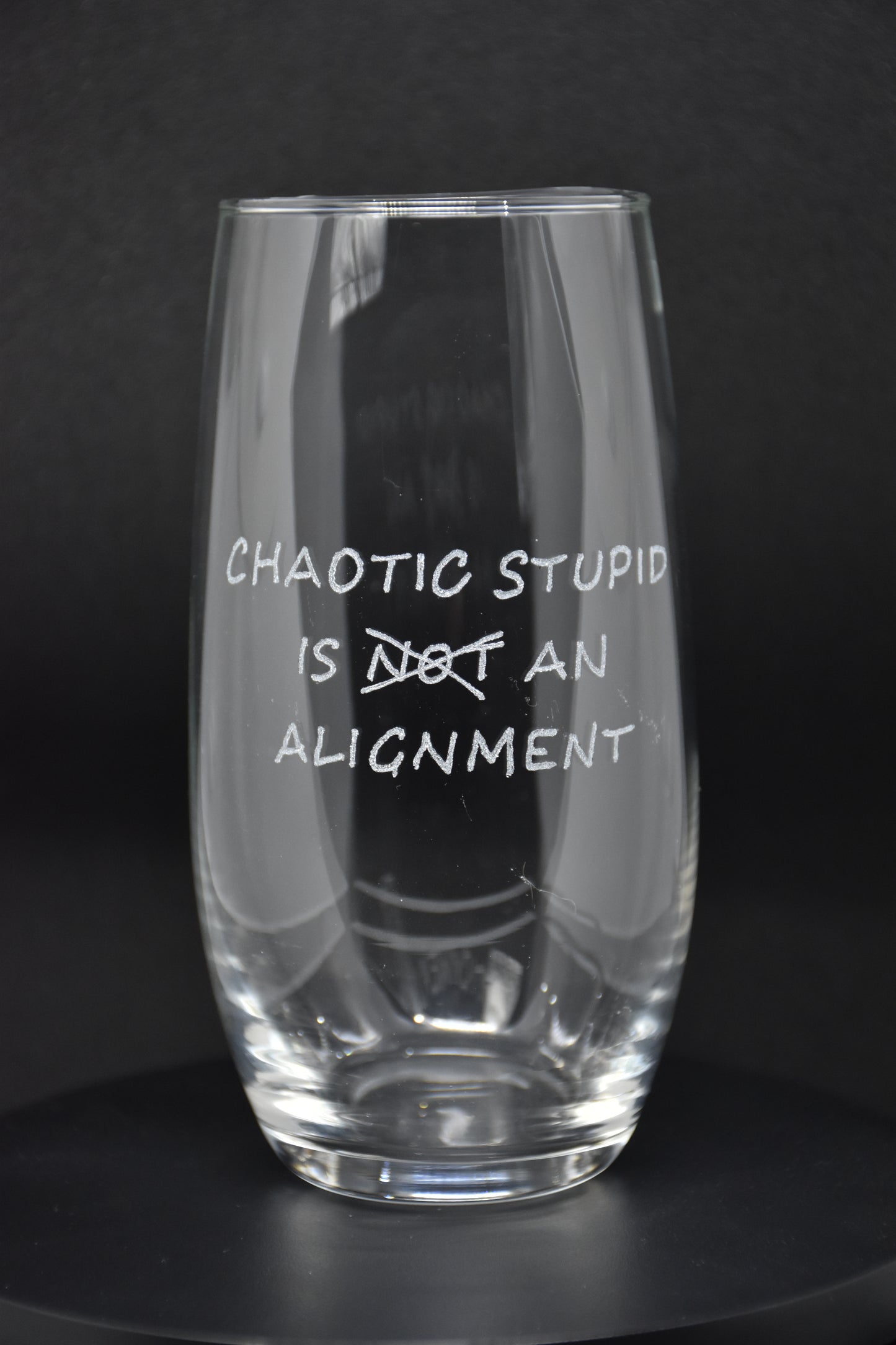 Chaotic stupid is -not- an alignment - TTRPG Gegraveerde Glazen