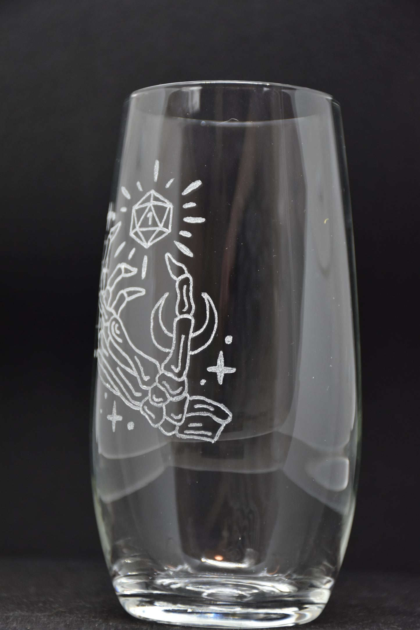 D20 Skeleton Hand - Dungeons & Dragons Engraved Glass